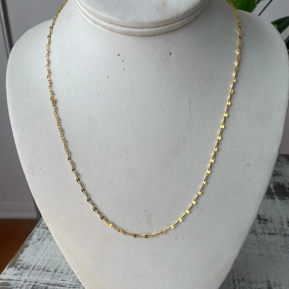 Elegant Gold Necklace - Picture 5 of 5